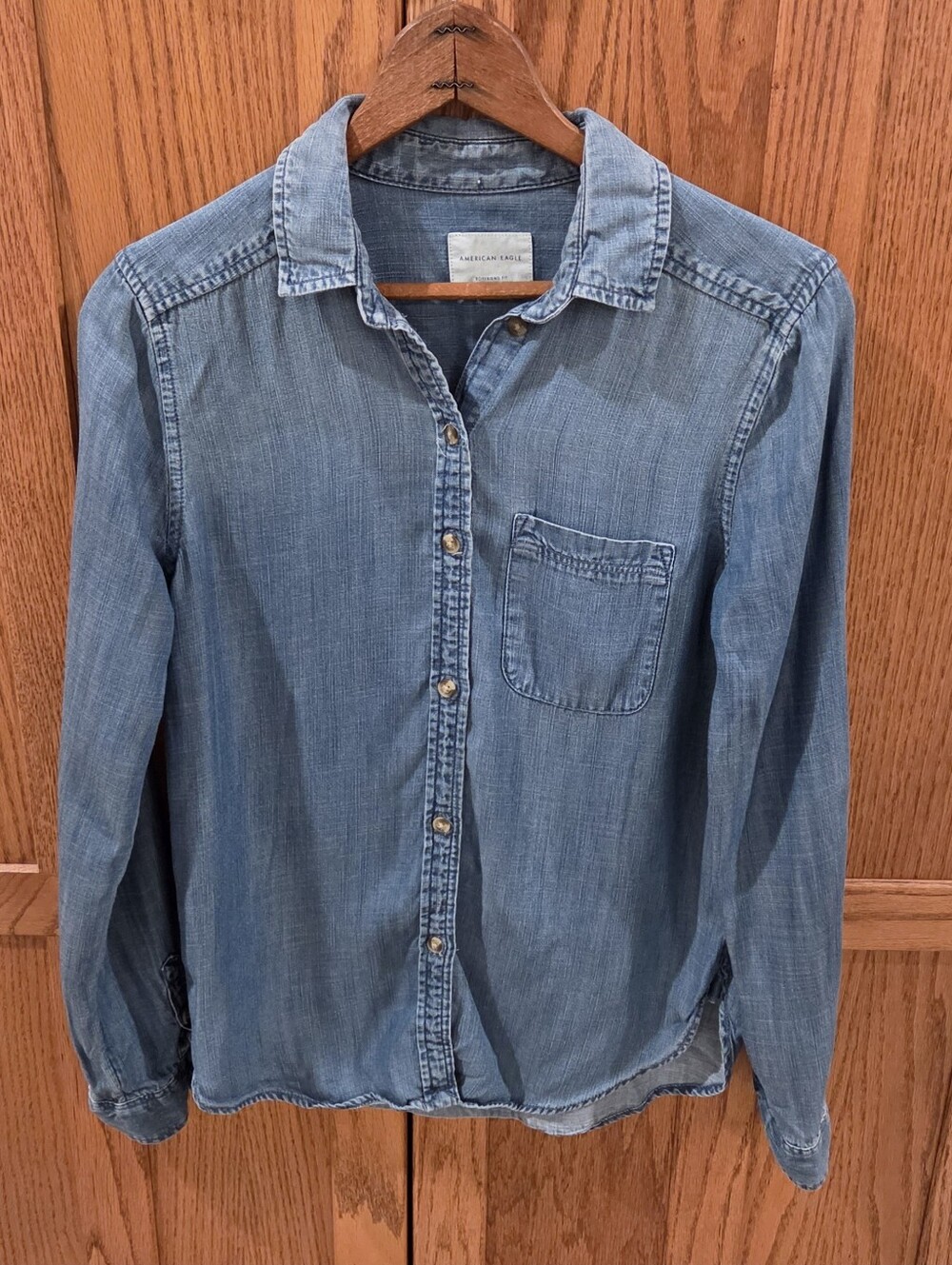 American Eagle Boyfriend Chambray Button Down Shirt Blue XS Lyocell